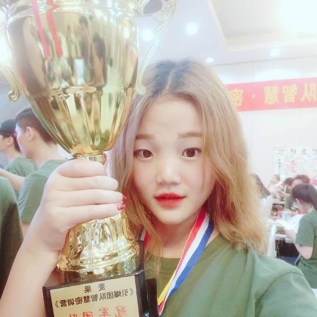 在校生成功实现月收入过万的梦想——麦果周蕾