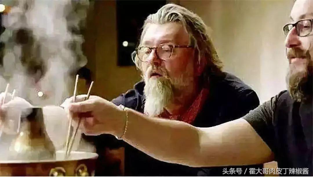 当外国人吃了火锅后，仿佛新世界的大门就被开启了