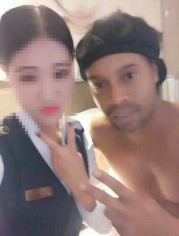 小罗球场上的精灵,小罗把自己玩废的原因