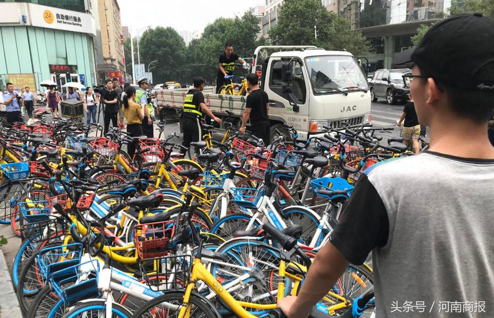 快递员开电动三轮车会不会被查,快递小哥骑电动车带货