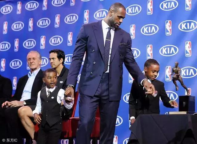 c罗4年变化,c罗和乔丹谁更有钱