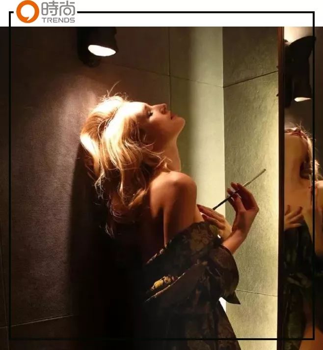 她被香奈儿和阿玛尼“通缉”，只因她在试衣间干的事儿太放肆！