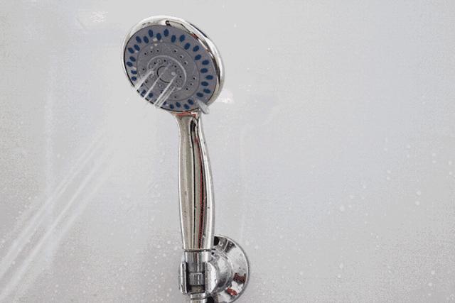 电热水器冬天一直开着还是再开好,电热水器一直开着还是用时再开