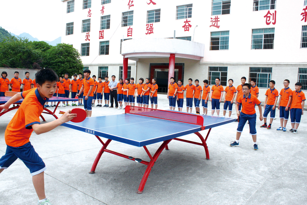 高州实验学校和黄冈实验哪家好,高州黄冈实验学校的游泳馆