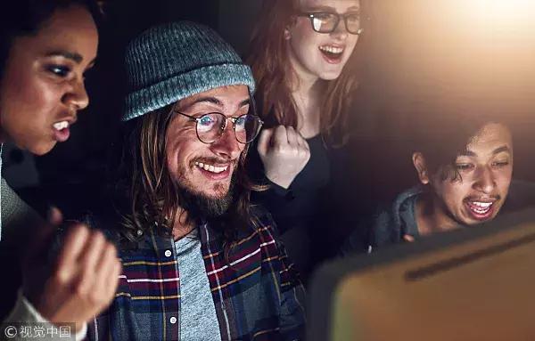 奥巴马与微商握手视频,喜提和谐号指什么