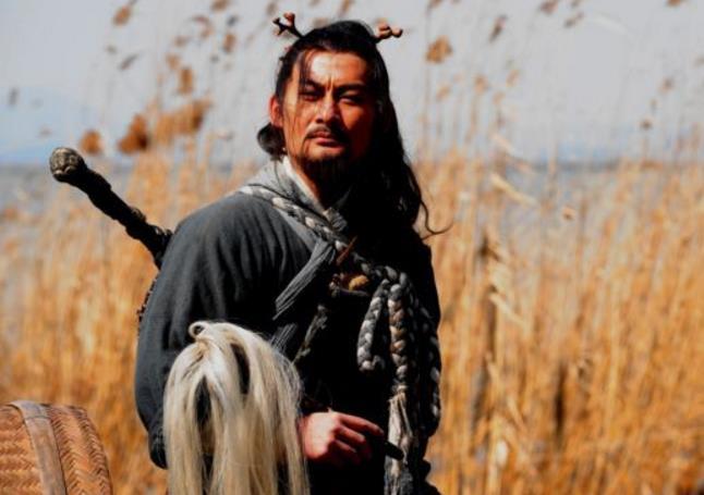 梁山头领宋江为何一心要接受招安,梁山有一个好汉最先看清宋江人品