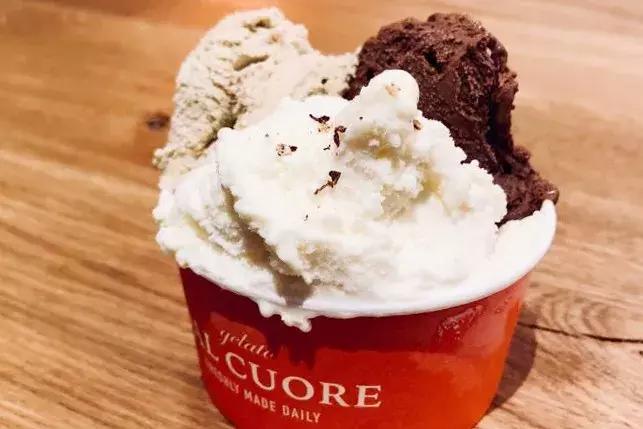 只活5分钟的短命冰激凌，花椒味PK咸蛋黄味，谁更好吃？