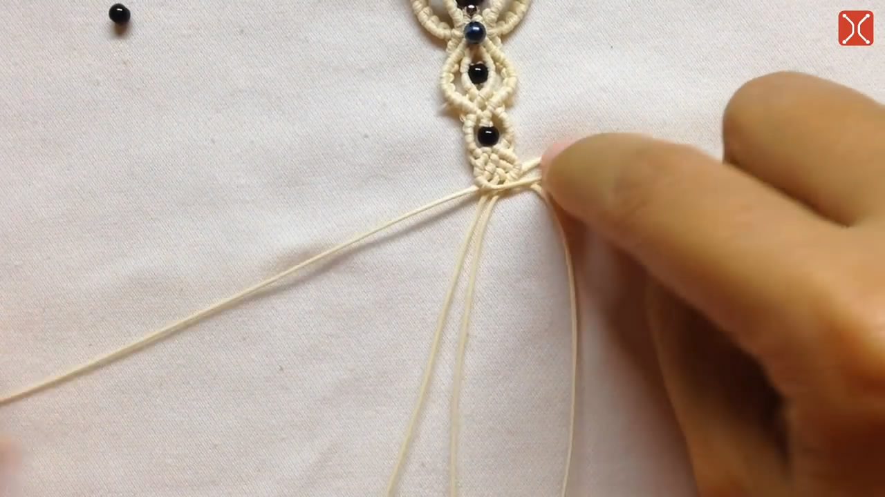 新款925银光面简约手工编织手链,红绳手链100种编织教程完整视频