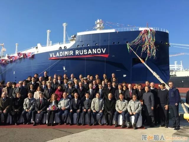 比碰碰车蛮横的是坦克,比Tank更横的是北冰洋上的巨型油罐