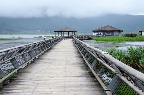 腾冲凤凰宝集泡温泉,腾冲民宿泡温泉推荐