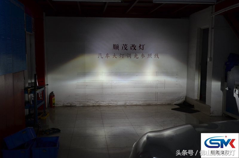 灯光不够亮换灯带,灯光不亮换灯泡还是透镜