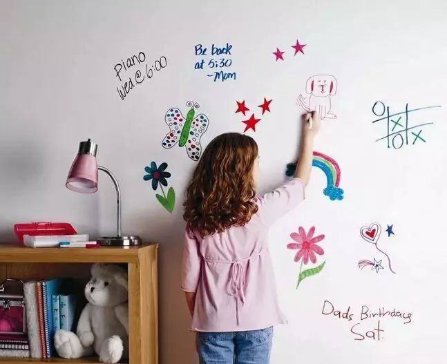 小孩子在家里的墙壁上画画怎么办,如何防止小孩在家里墙上画画
