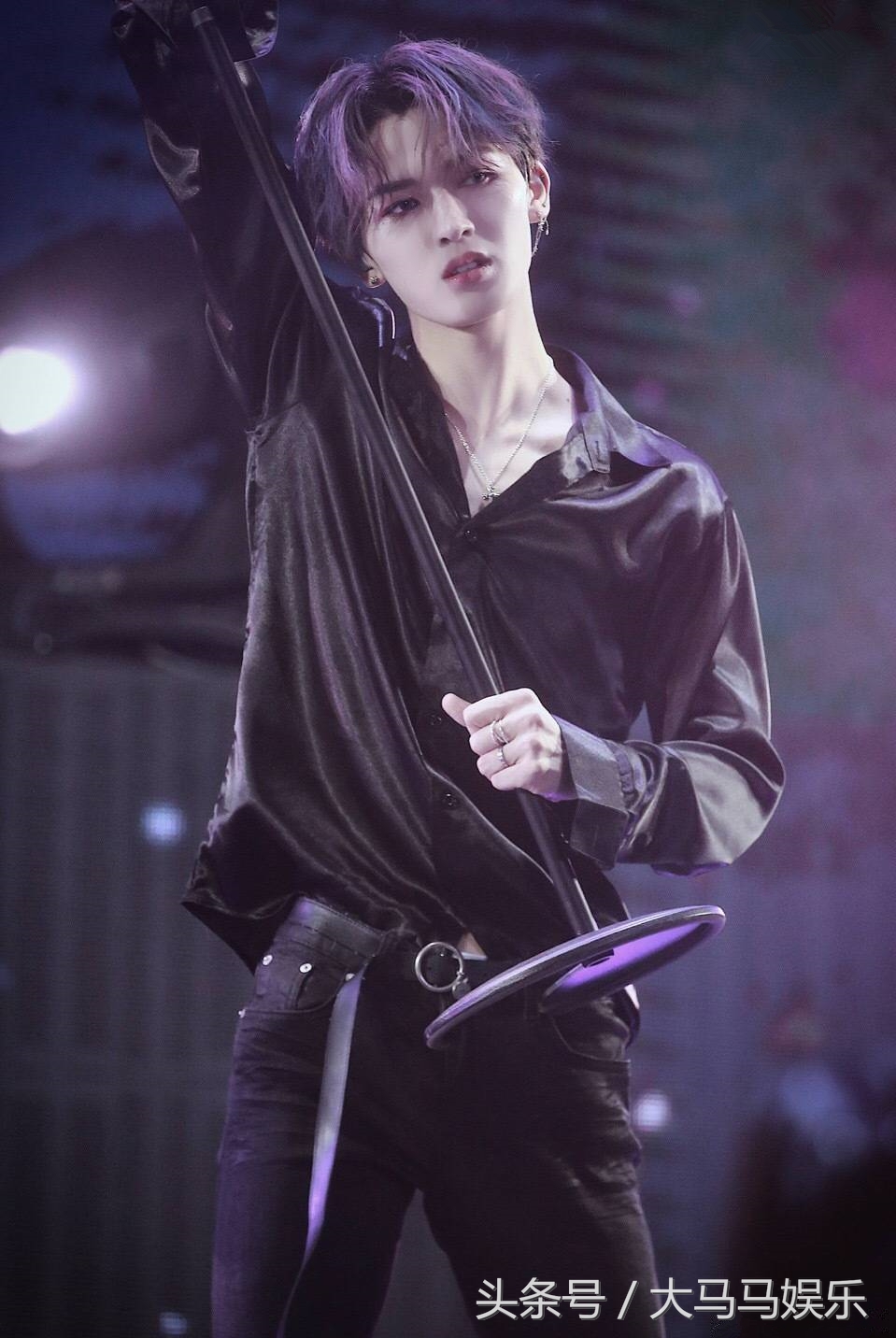 朱正廷遭乐华七子吐槽,朱正廷乐华7子同穿白衣