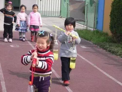 幼儿园大班体育游戏教案100篇,大班体育活动勇闯独角果园教案