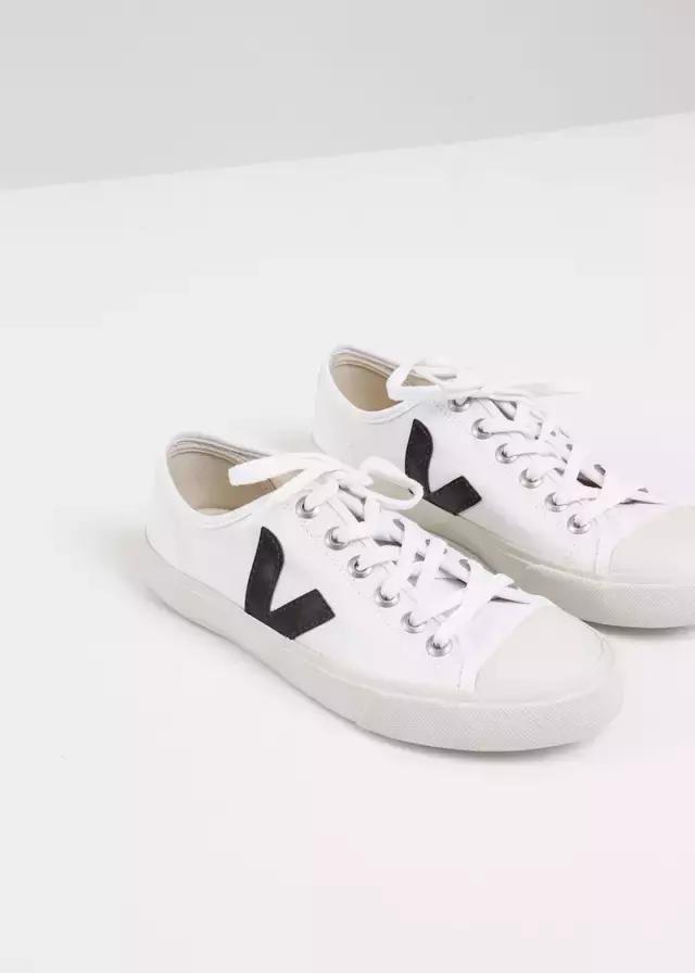 夏天不热小白鞋怎么穿舒服,夏天怕热穿什么鞋子好呢