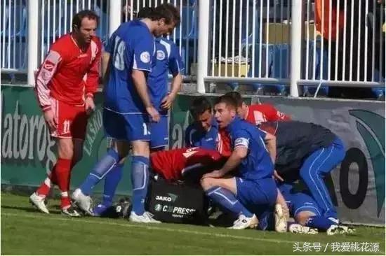 克罗地亚人脱下衣服震惊朋友圈：没有奇迹，只有普通人的含泪奔跑