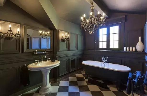 c罗和梅西的家,c罗梅西贝克汉姆豪宅对比