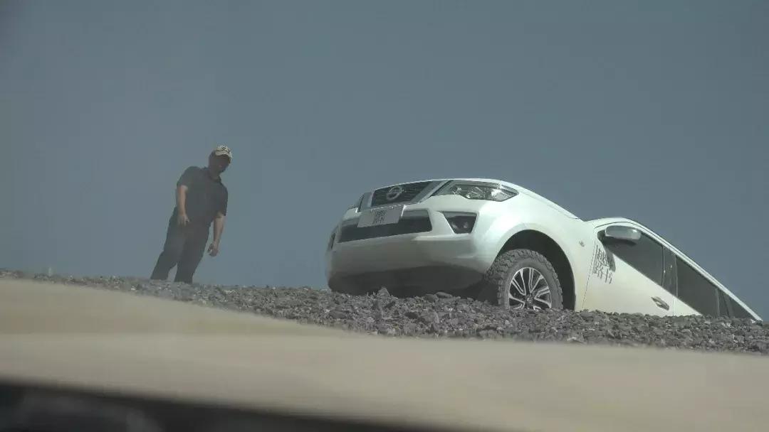 沙漠里把车开到起飞，这才是男人该玩的游戏｜远途心路