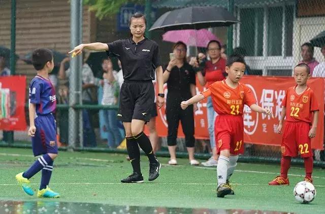 再大的雨也浇不灭我们的热爱足球,2020北京青少年足球比赛