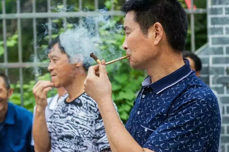 利川特有的烟 (利川老辈子抽叶子烟图片)