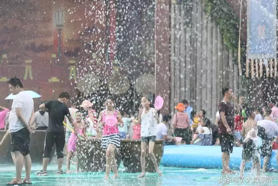 世界杯足球宝贝巡游,足球宝贝秀现场