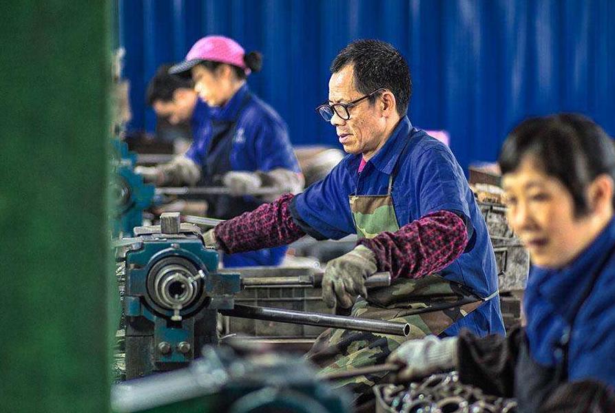 工厂不给辞职可以自离吗,工厂老板可以随意不让员工加班吗