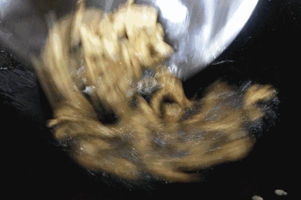 炸串刷“神酱”！路过不一定会进的小店，竟吃出了童年的味道！