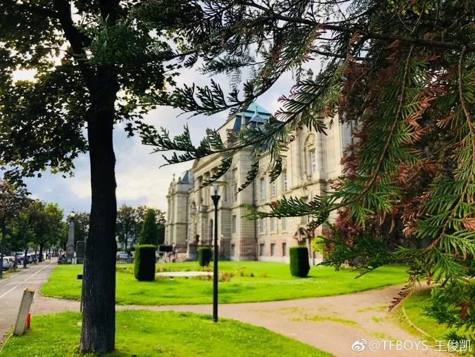 除了法国足球和国庆日，童话小镇也是解锁法式浪漫的方式