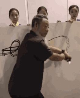 80多岁书法大师现场写字,这才是真正的书法大师倒着书写