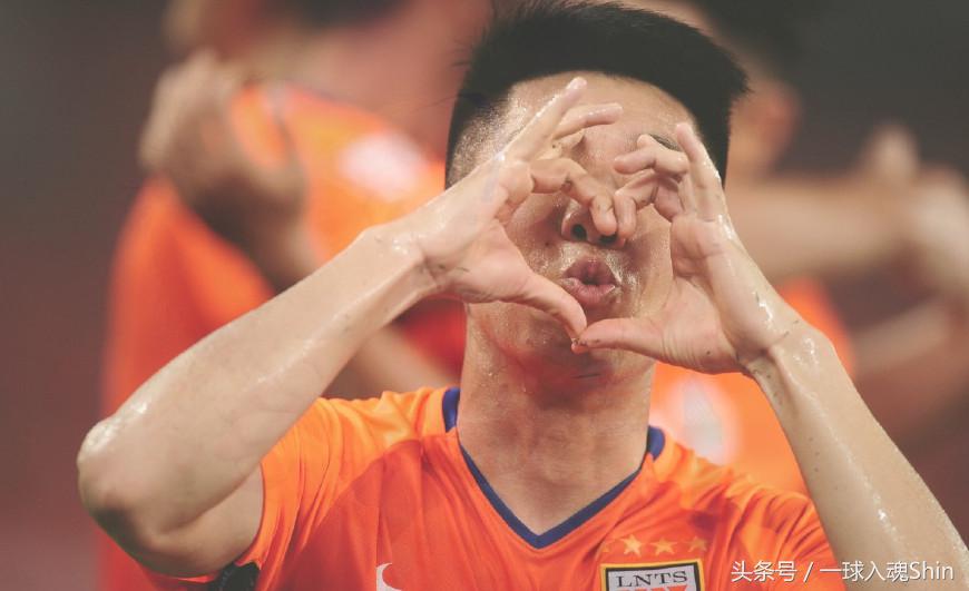 郜林倒钩射门致敬c罗,郜林当年的倒钩金钩有多强