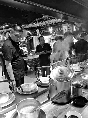热烈欢迎餐饮大咖莅临指导,餐饮大咖聚首直播论坛