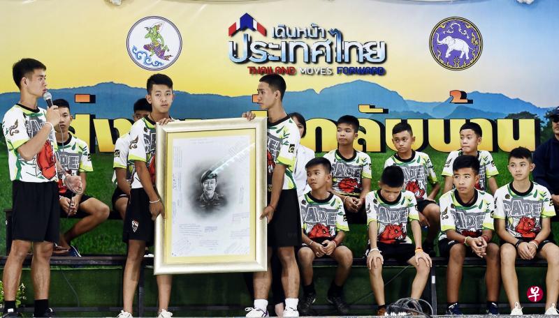 泰国少年足球队被困山洞,泰国少年足球队被困山洞高僧相救