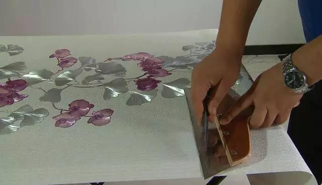 墙纸怎么贴透气又不发霉,什么样的墙纸好无毒防潮的