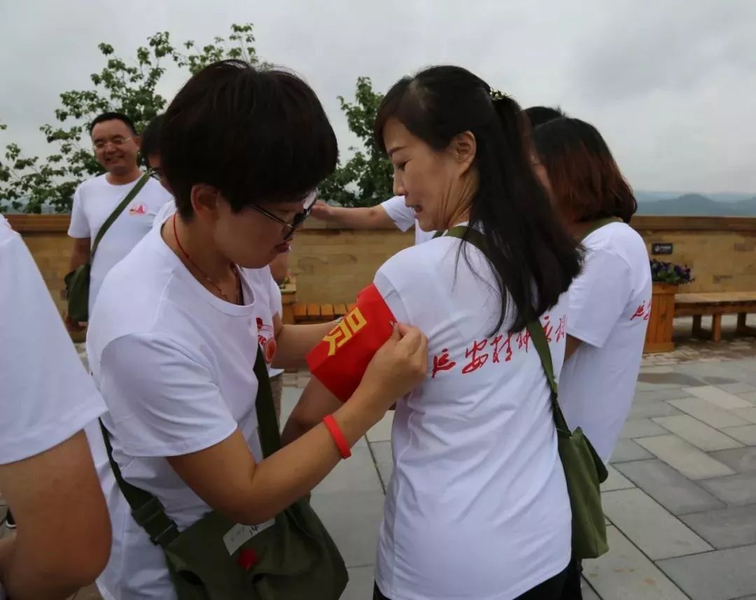 鍏ㄤ綋鍏氬憳璧村欢瀹夌孩鑹查潻鍛芥牴鎹湴,涓冨崄鍚嶅厷鍛橀綈鑱氱孩鑹叉牴鎹湴