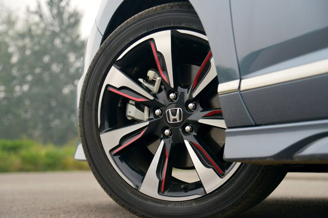 公认的豪华b级车十年开不坏仅15万,最省油质量最好的b级轿车排名