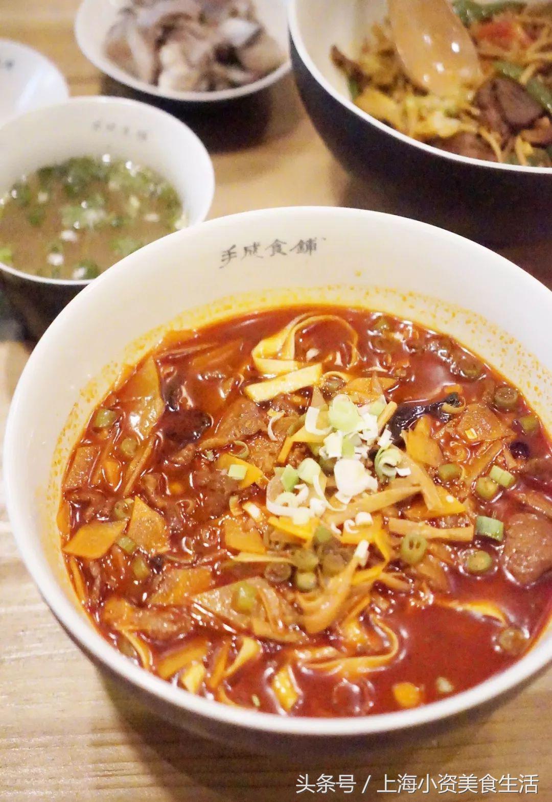 这家藏在南京路步行街背后的西北小馆，竟能把面做得天圆地方！