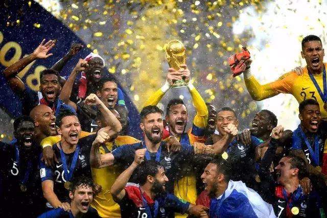 法国国家队球衣队徽下的字,法国足协球衣