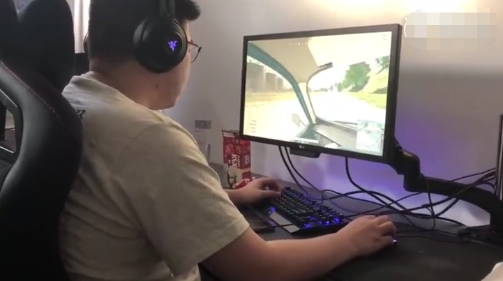 绝地求生：各战队PGI主题队服曝光，中队国4AM和OMG都是黄色系！