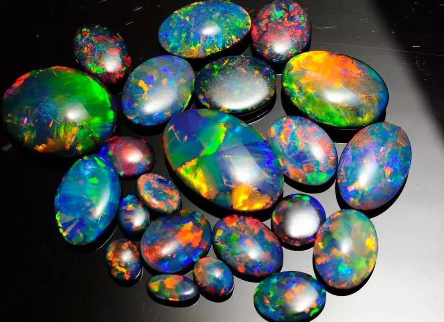 钻石不会变色吗是真的吗,成色不好的钻石会掉颜色吗