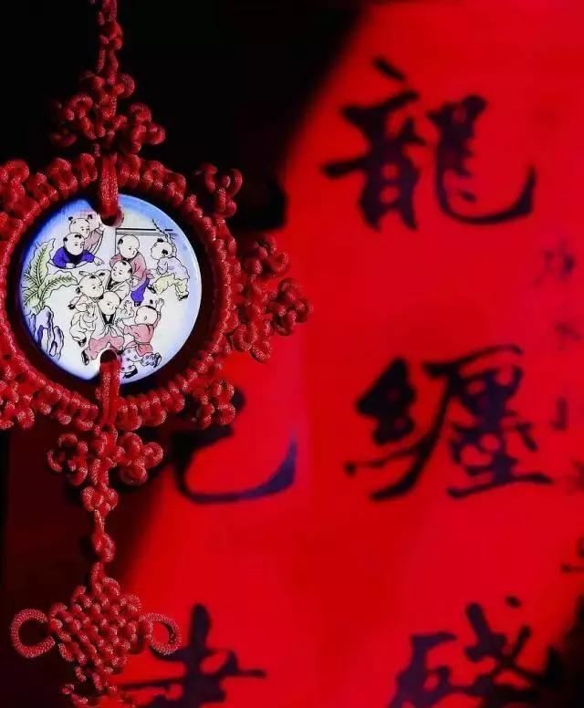 中国结是中国的一种传统而典型,中国结的样式和寓意