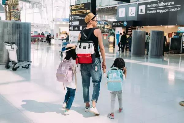 买包解决不了问题就背上行囊,买包文案