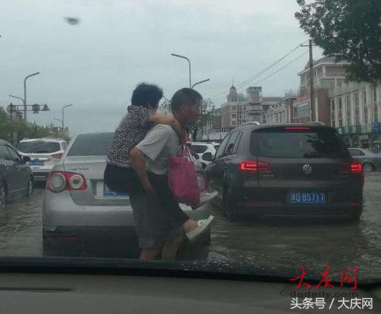 雨中爱心,雨中爱心图片