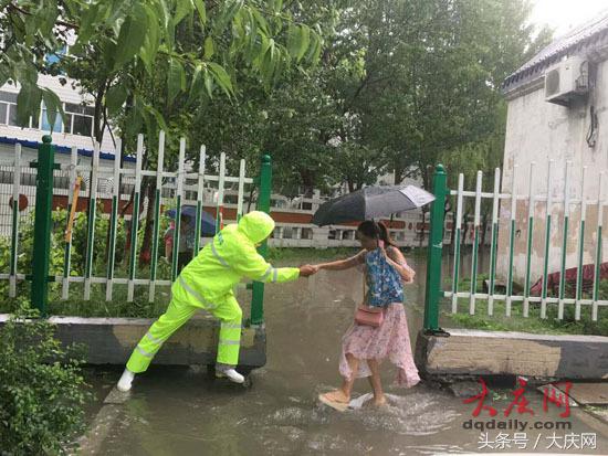 雨中爱心,雨中爱心图片