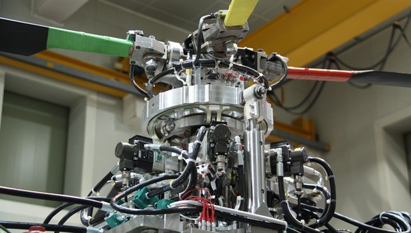 旋翼桨叶挥舞,直升机桨叶为什么挥舞和摆振