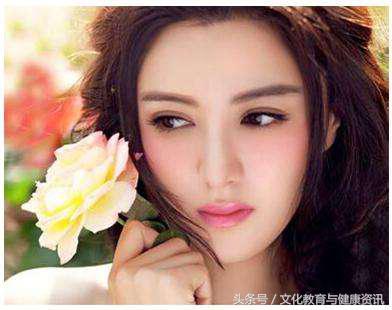 额头皱纹对人生运气的影响,女人额头皱纹多命运好吗