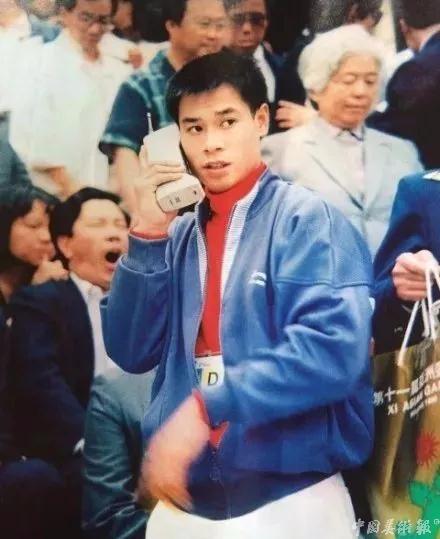 李宁拿大哥大短袖,2018年李宁纽约时装周