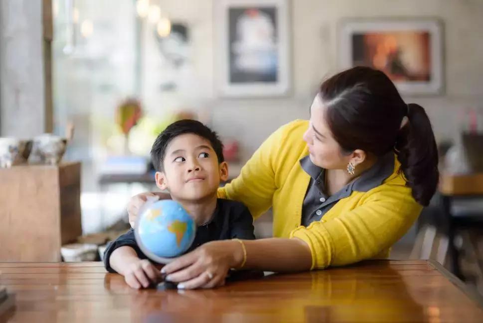 5岁孩子追着问自己是怎么出生的？脸皮薄避开要不得，请正面回答
