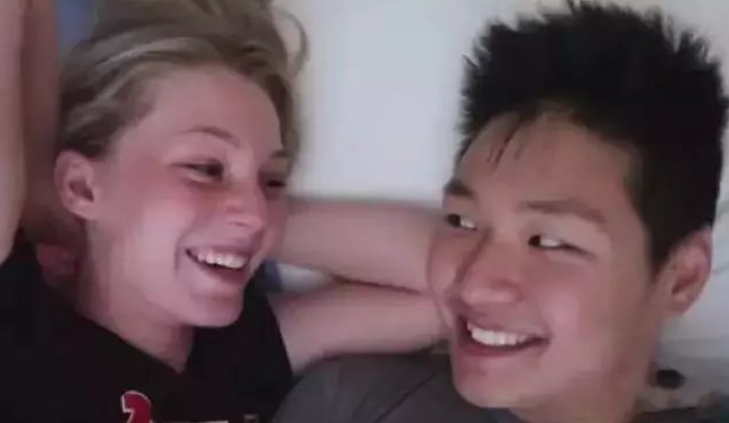 白人女子骂亚裔小伙,白人大骂亚裔女子