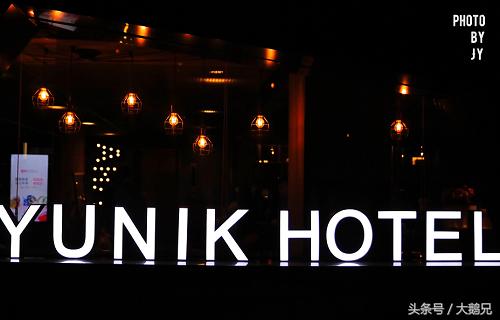 米家茵战智能足球开箱，高颜值+无线充电，科技感十足！