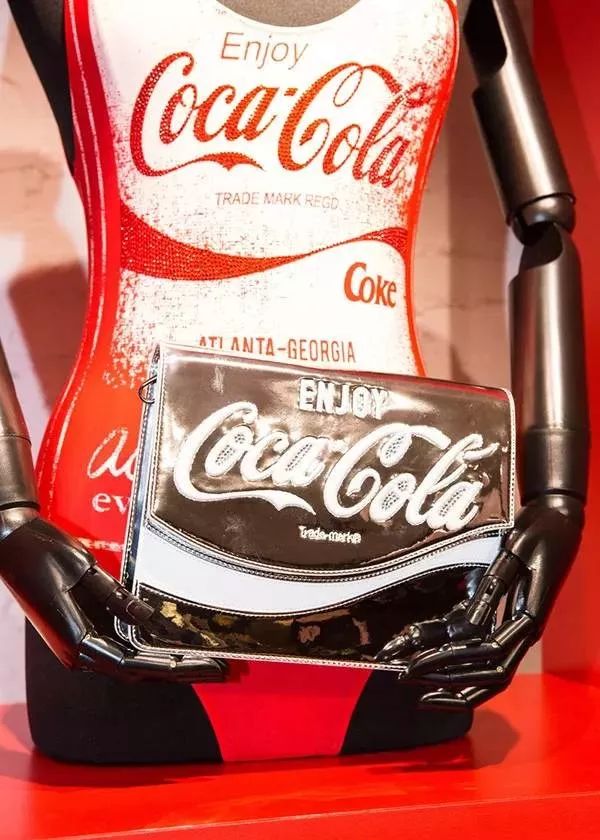 肯德基趣事,肯德基最新联名包包怎么获得